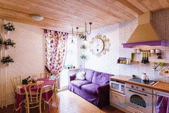 Özel bir evde yemek ve oturma odası bulunan mutfak tasarımı: planlama fikirlerinin fotoğrafı