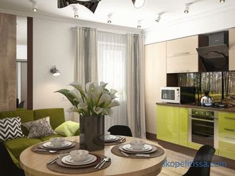 Özel bir evde yemek ve oturma odası bulunan mutfak tasarımı: planlama fikirlerinin fotoğrafı