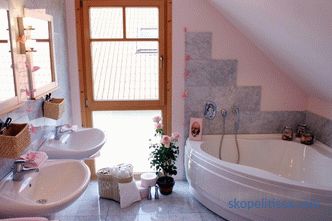 Pencereli özel bir evde banyo tasarımı, kır evlerinde projeler, modern fikirler, fotoğraflar
